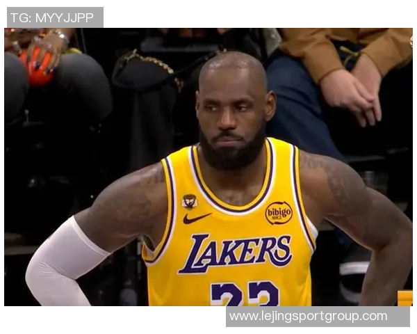 詹姆斯神之瞪激活艾顿三分群发威助力球队逆转胜利