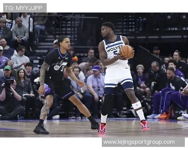 爱德华兹表现出色第三节独揽15分助球队轻松取胜19投9中斩获25分7篮板5助攻