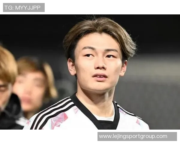 上田绮世状态火热半场梅开二度助力球队领跑荷甲射手榜