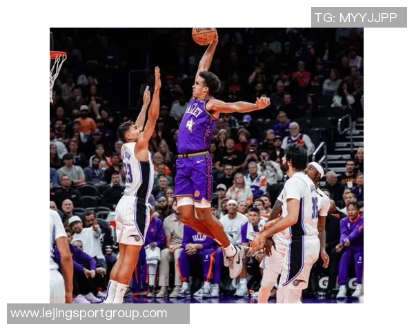 布克关键时刻罚球稳健全场19投7中贡献26分3篮板9助攻2抢断表现出色